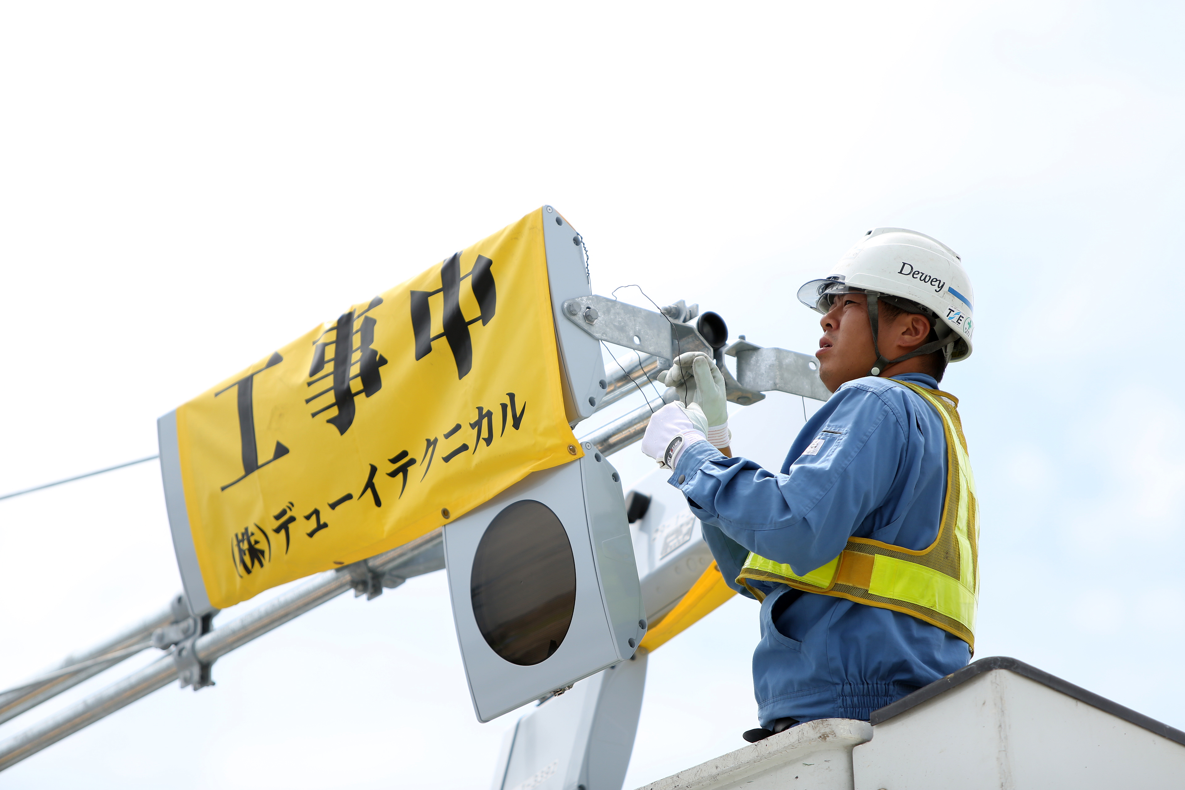 各自にデスクとPCを用意しています。